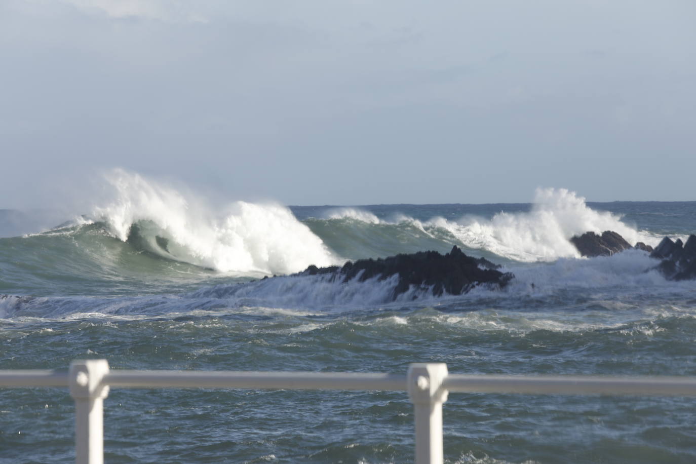 Fotos: El impresionante oleaje que pone en alerta a Asturias