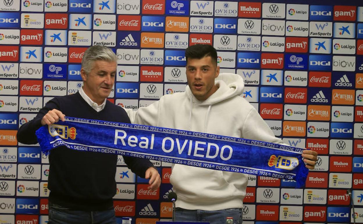 El Real Oviedo prevé reducir las pérdidas un 75% este curso tras dejarse 2  millones en 2021-2022