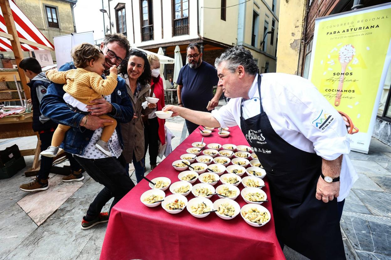 La Primera Flor de Grado, el año pasado, donde se degustó fabada. 