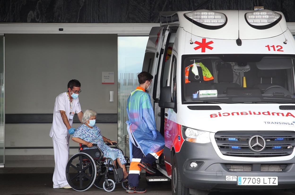 Entrada al Servicio de Urgencias del Hospital Universitario Central de Asturias. 
