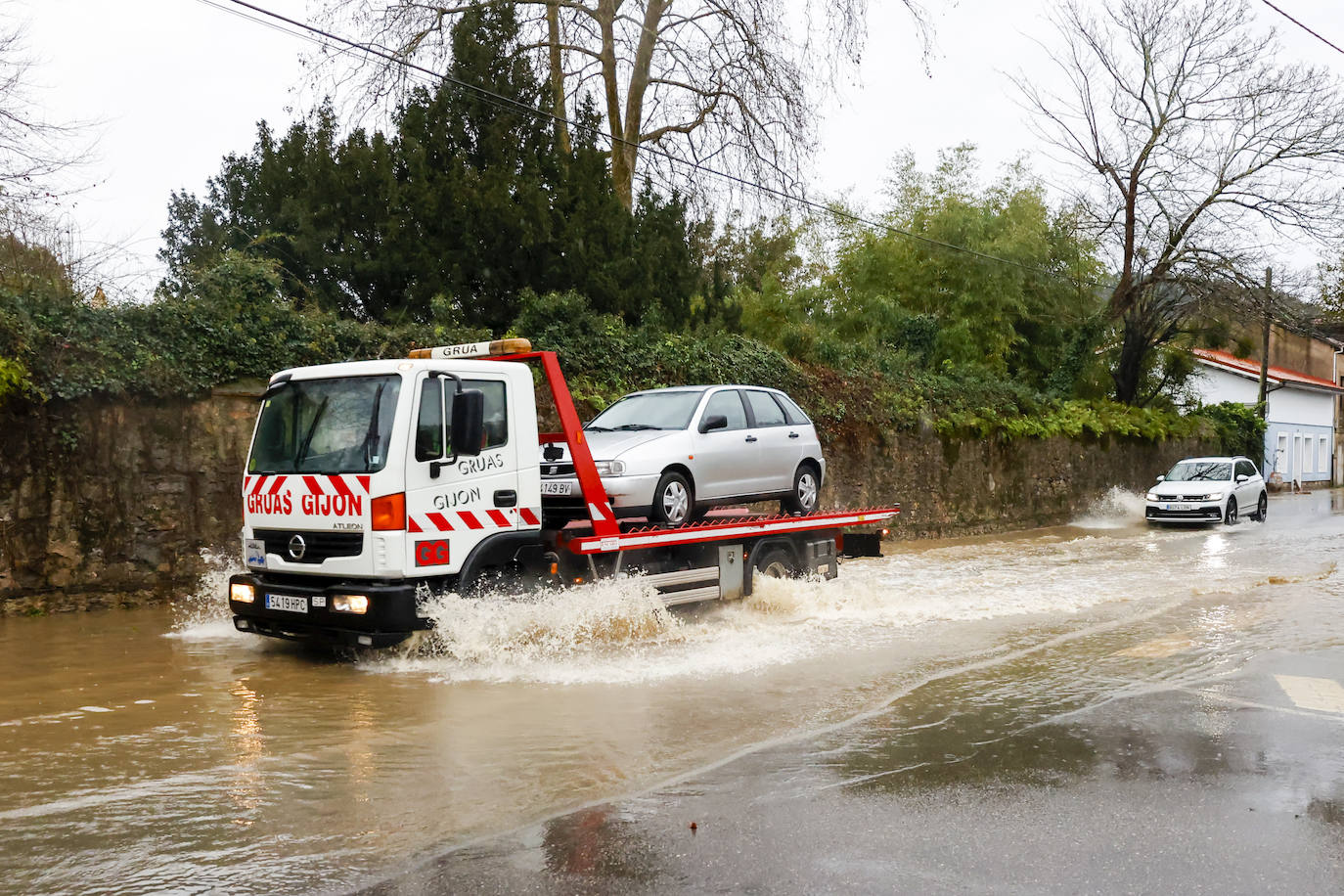 Fotos: Consecuencias del temporal en Gijón: inundaciones, calles cortadas y varios desperfectos