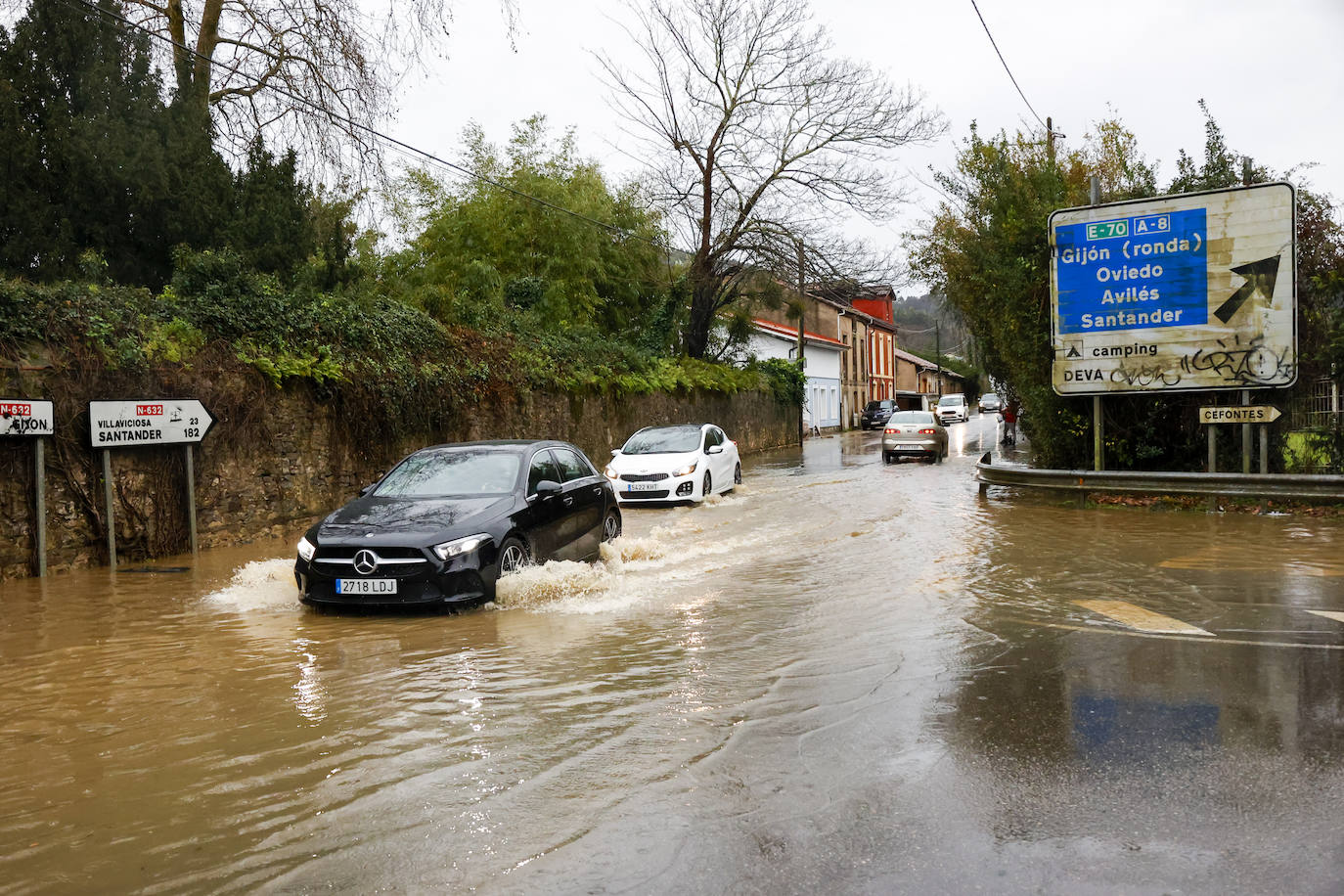 Fotos: Consecuencias del temporal en Gijón: inundaciones, calles cortadas y varios desperfectos