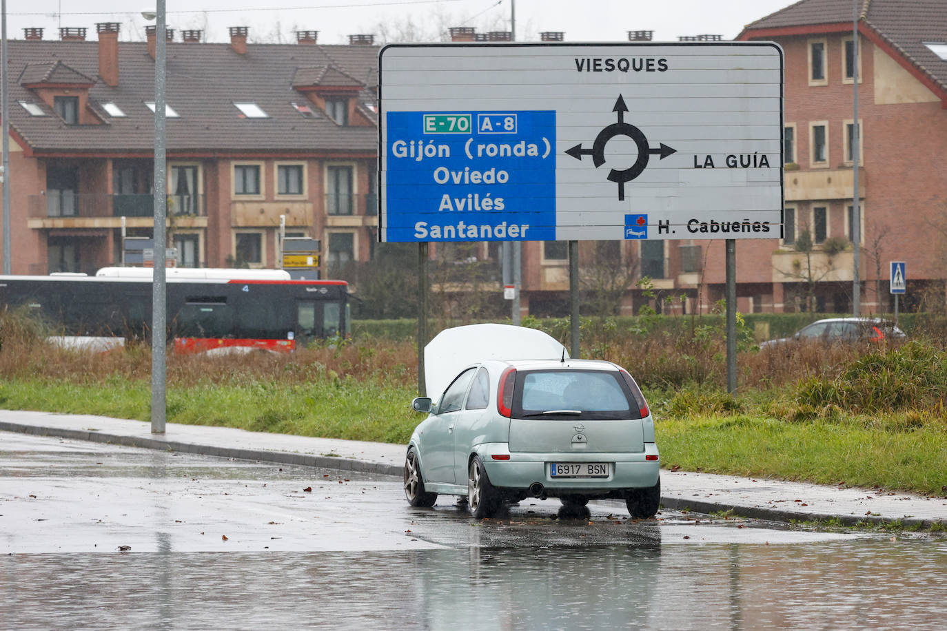 Fotos: Consecuencias del temporal en Gijón: inundaciones, calles cortadas y varios desperfectos