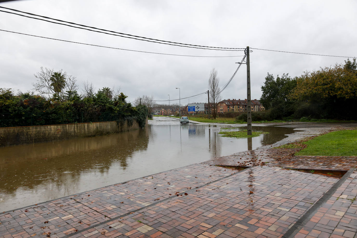 Fotos: Consecuencias del temporal en Gijón: inundaciones, calles cortadas y varios desperfectos