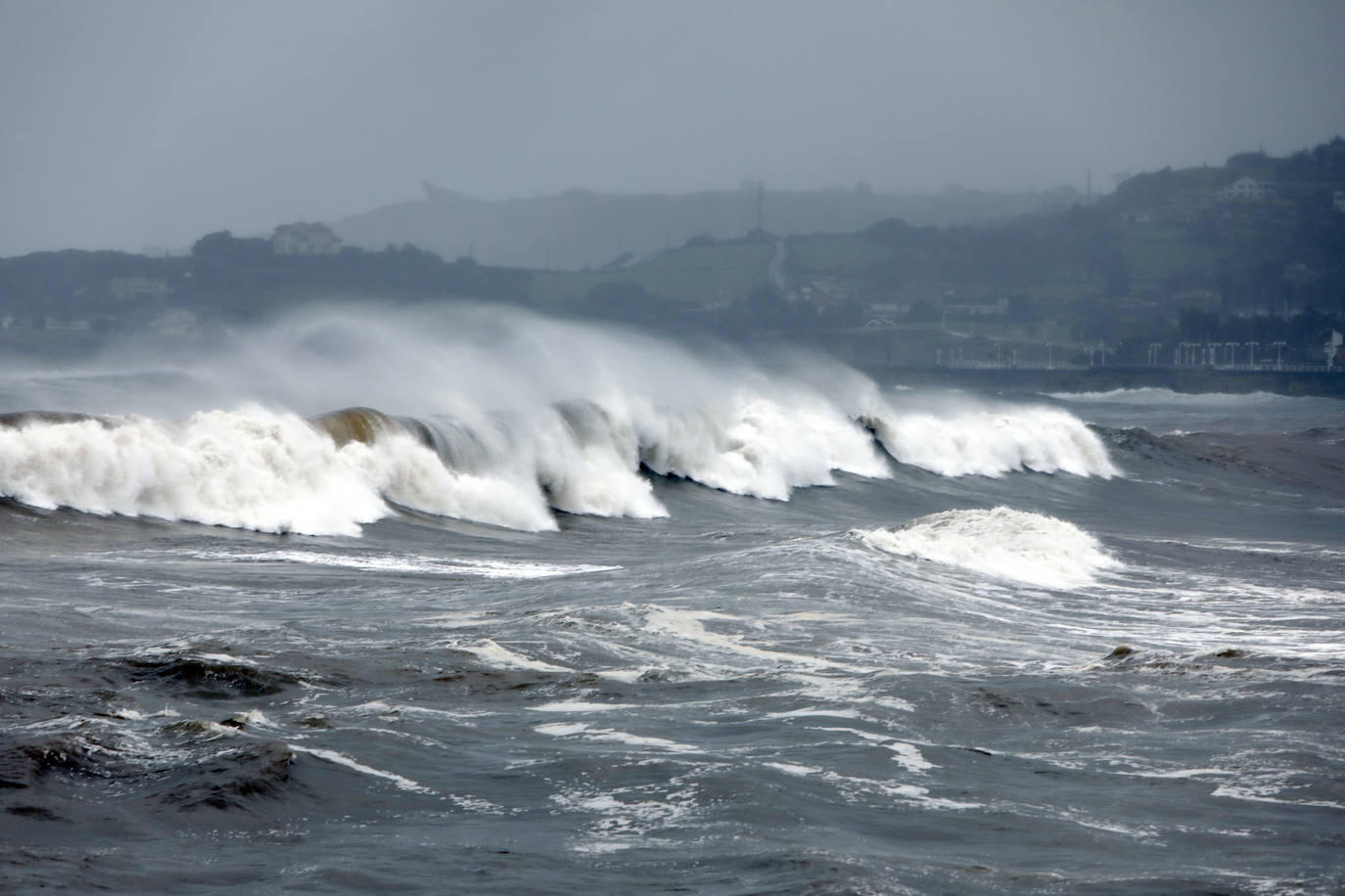 Fotos: Consecuencias del temporal en Gijón: inundaciones, calles cortadas y varios desperfectos