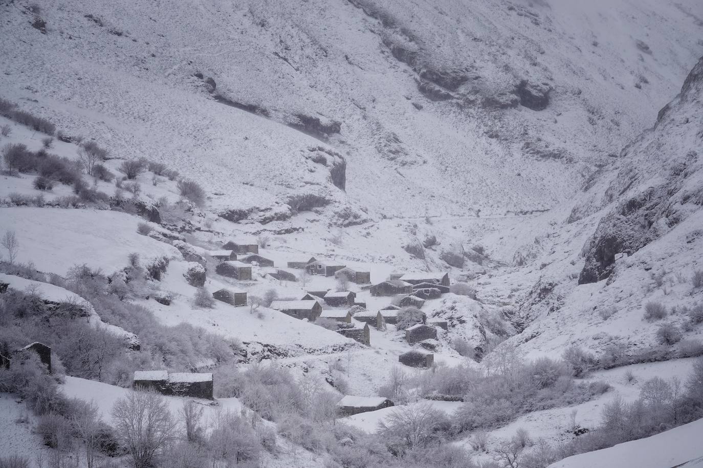 Fotos: Bajo la nieve en Cabrales