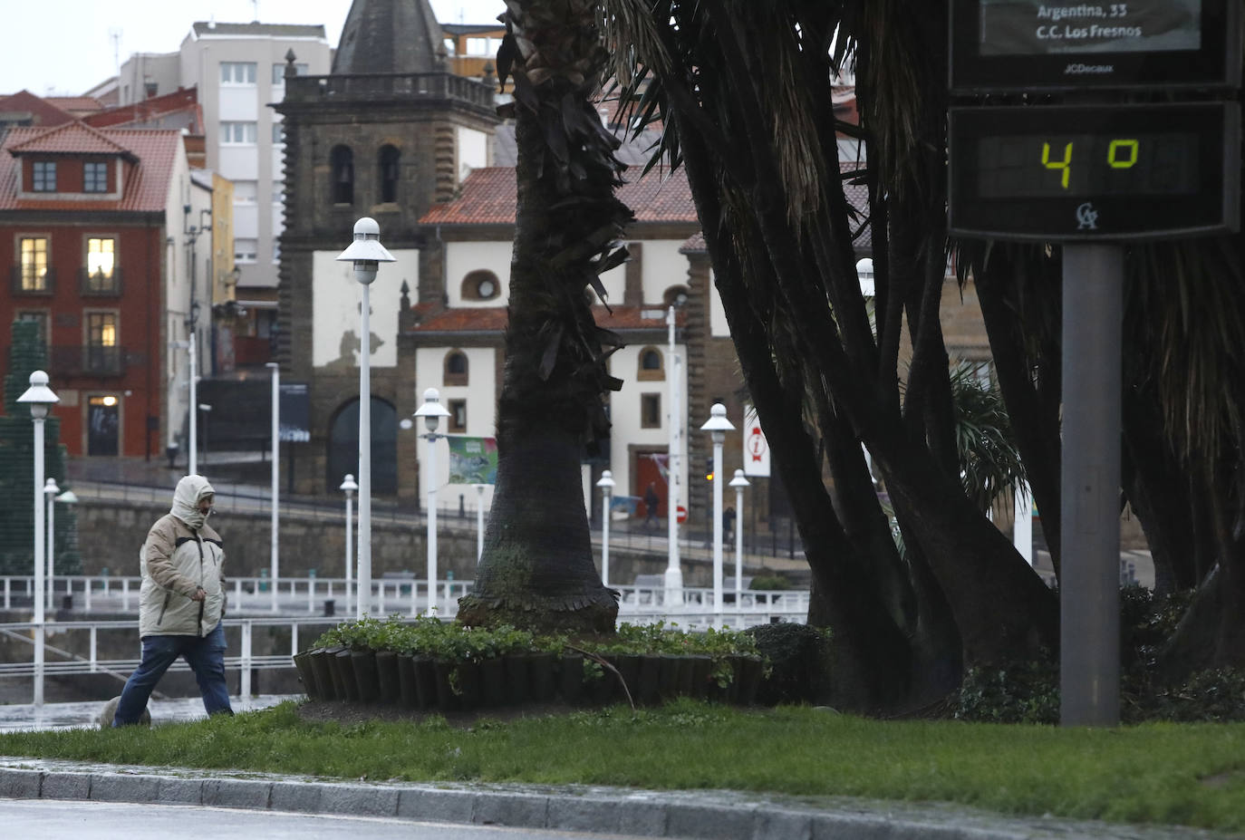 Fotos: Inundaciones y árboles caídos por el temporal en Gijón