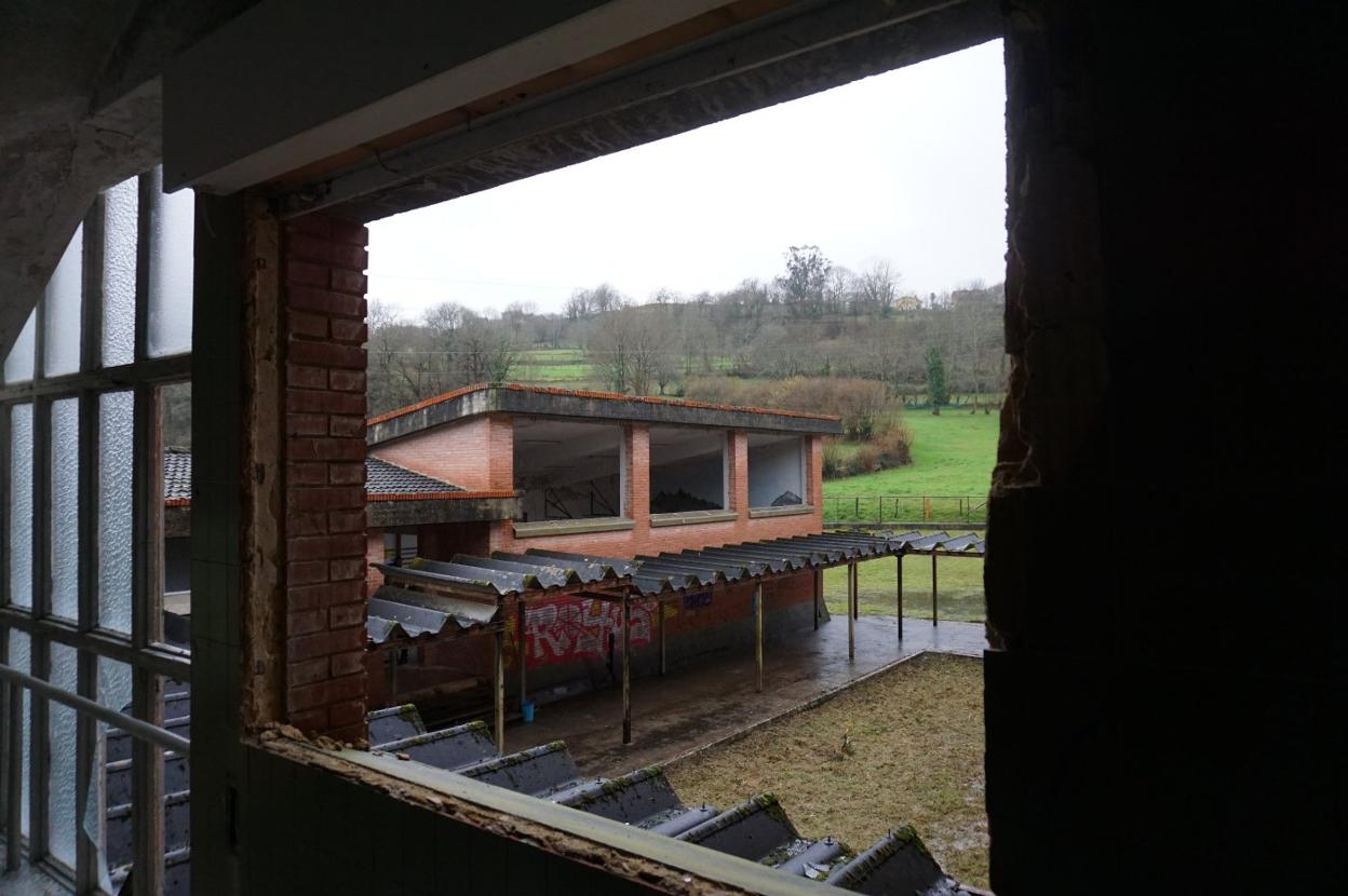 Las ventanas de todos los edificios fueron desmanteladas. 