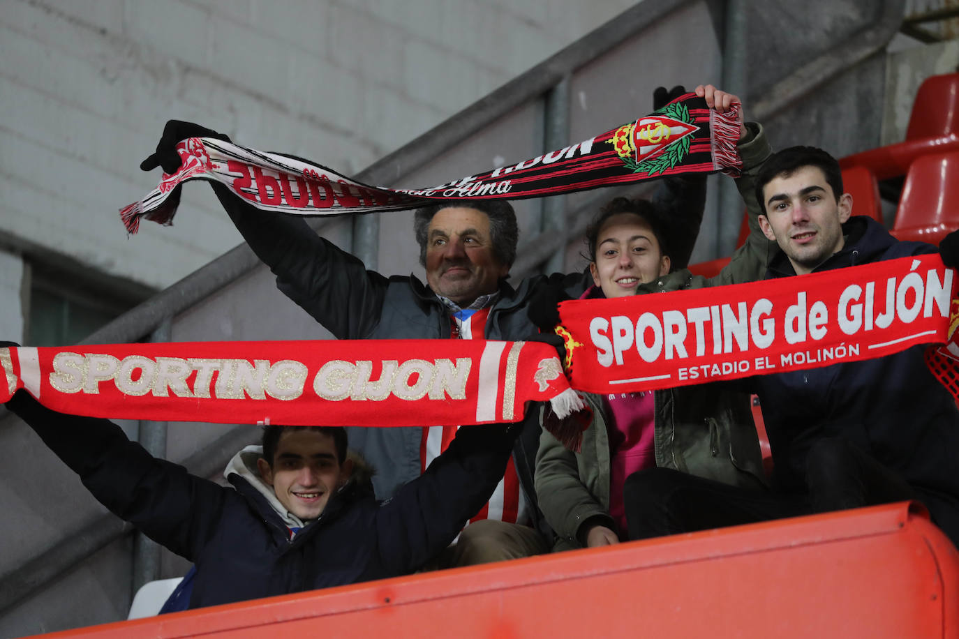 Fotos: ¿Estuviste en el Sporting - Valencia? ¡Búscate!