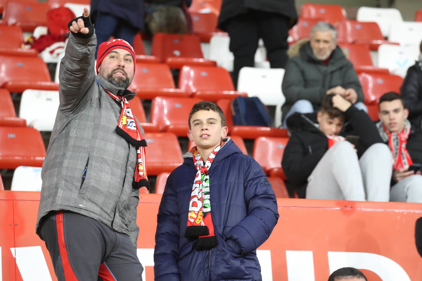 Fotos: ¿Estuviste en el Sporting - Valencia? ¡Búscate!