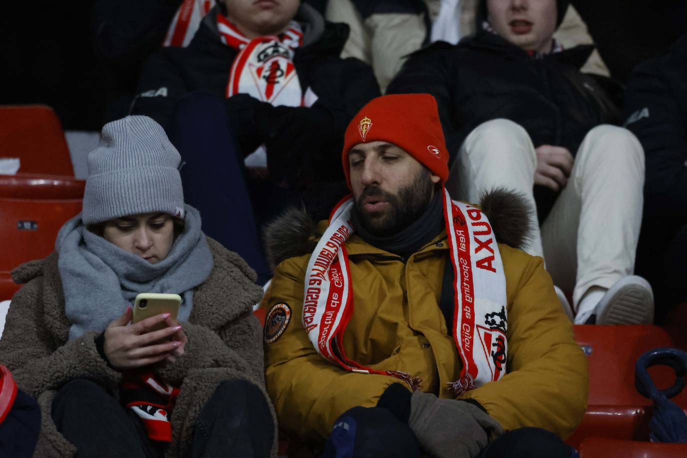 Fotos: ¿Estuviste en el Sporting - Valencia? ¡Búscate!