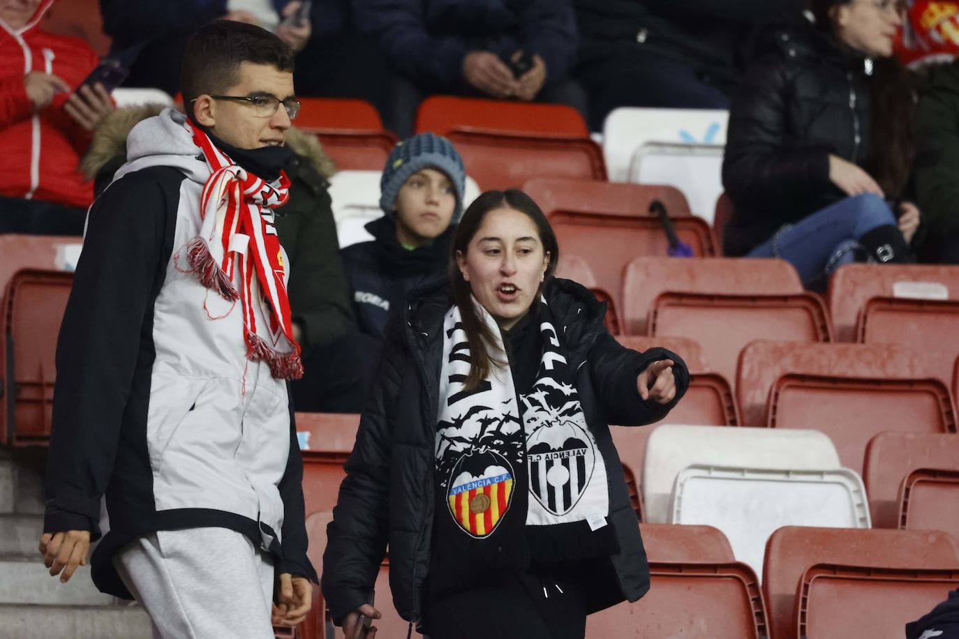 Fotos: ¿Estuviste en el Sporting - Valencia? ¡Búscate!