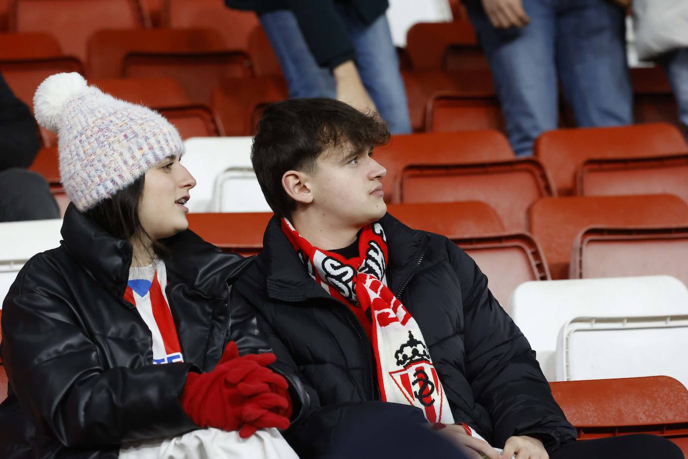 Fotos: ¿Estuviste en el Sporting - Valencia? ¡Búscate!