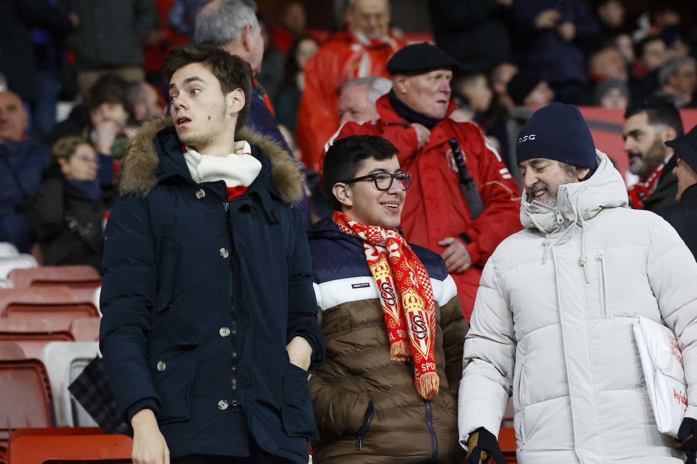 Fotos: ¿Estuviste en el Sporting - Valencia? ¡Búscate!