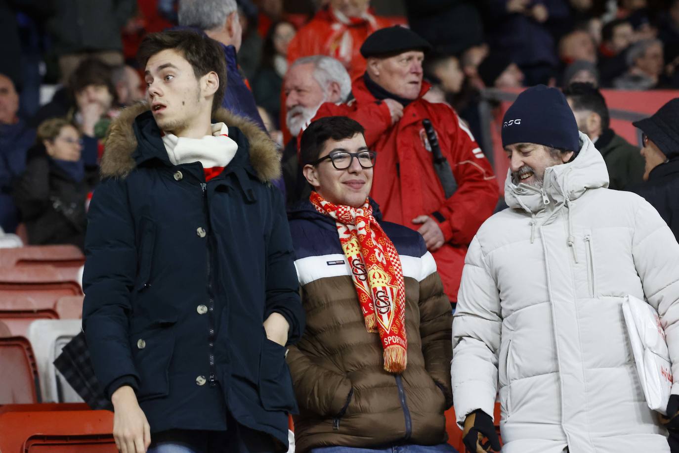 Fotos: ¿Estuviste en el Sporting - Valencia? ¡Búscate!