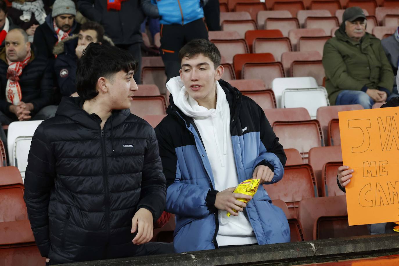 Fotos: ¿Estuviste en el Sporting - Valencia? ¡Búscate!