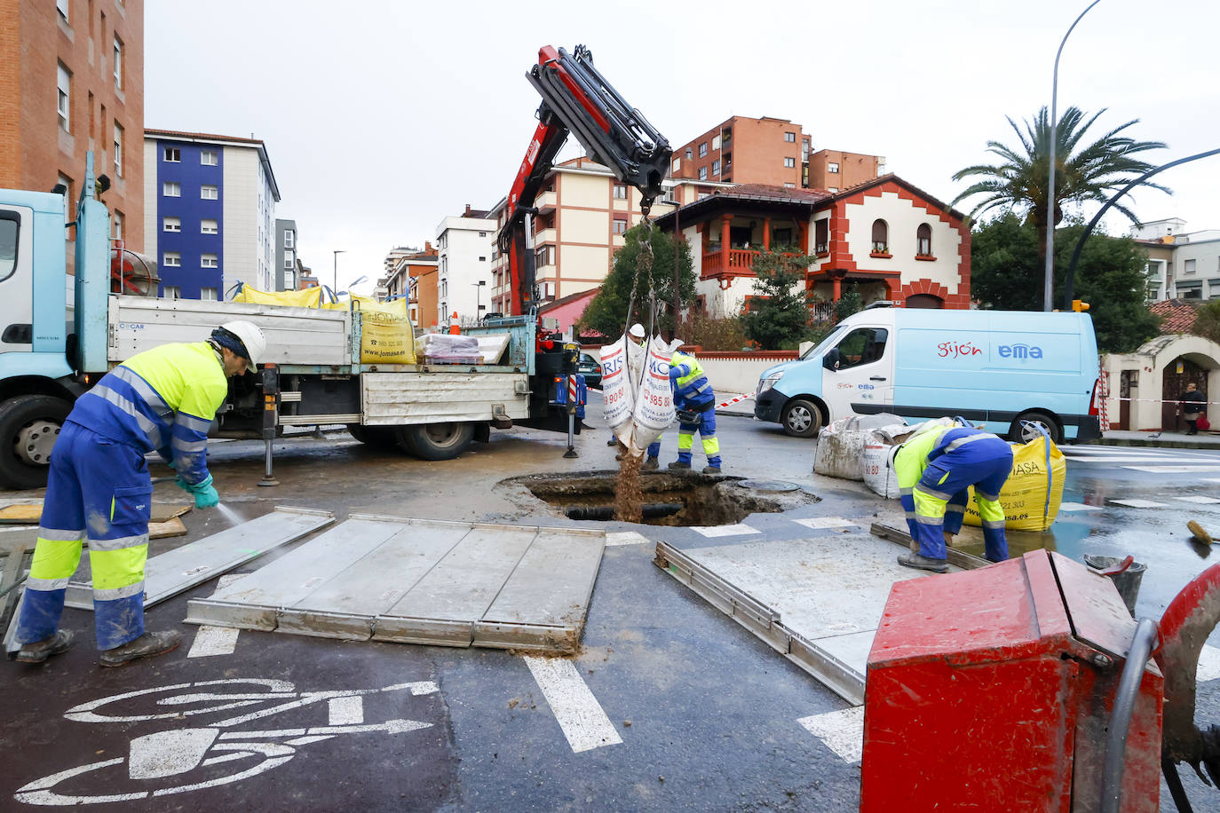 Fotos: Hundimiento parcial en la senda fluvial del Piles