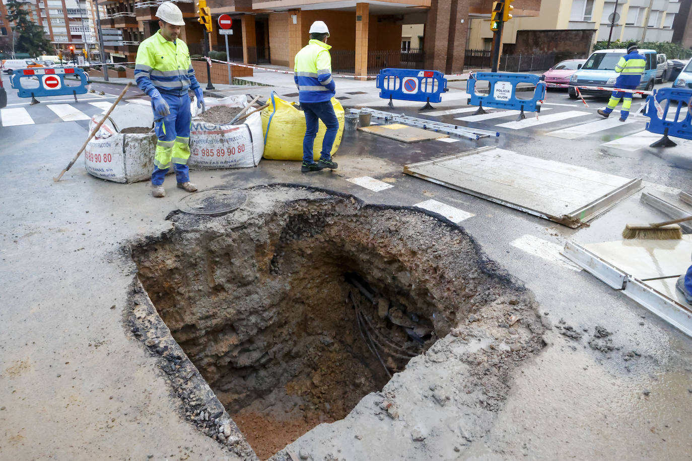 Fotos: Hundimiento parcial en la senda fluvial del Piles