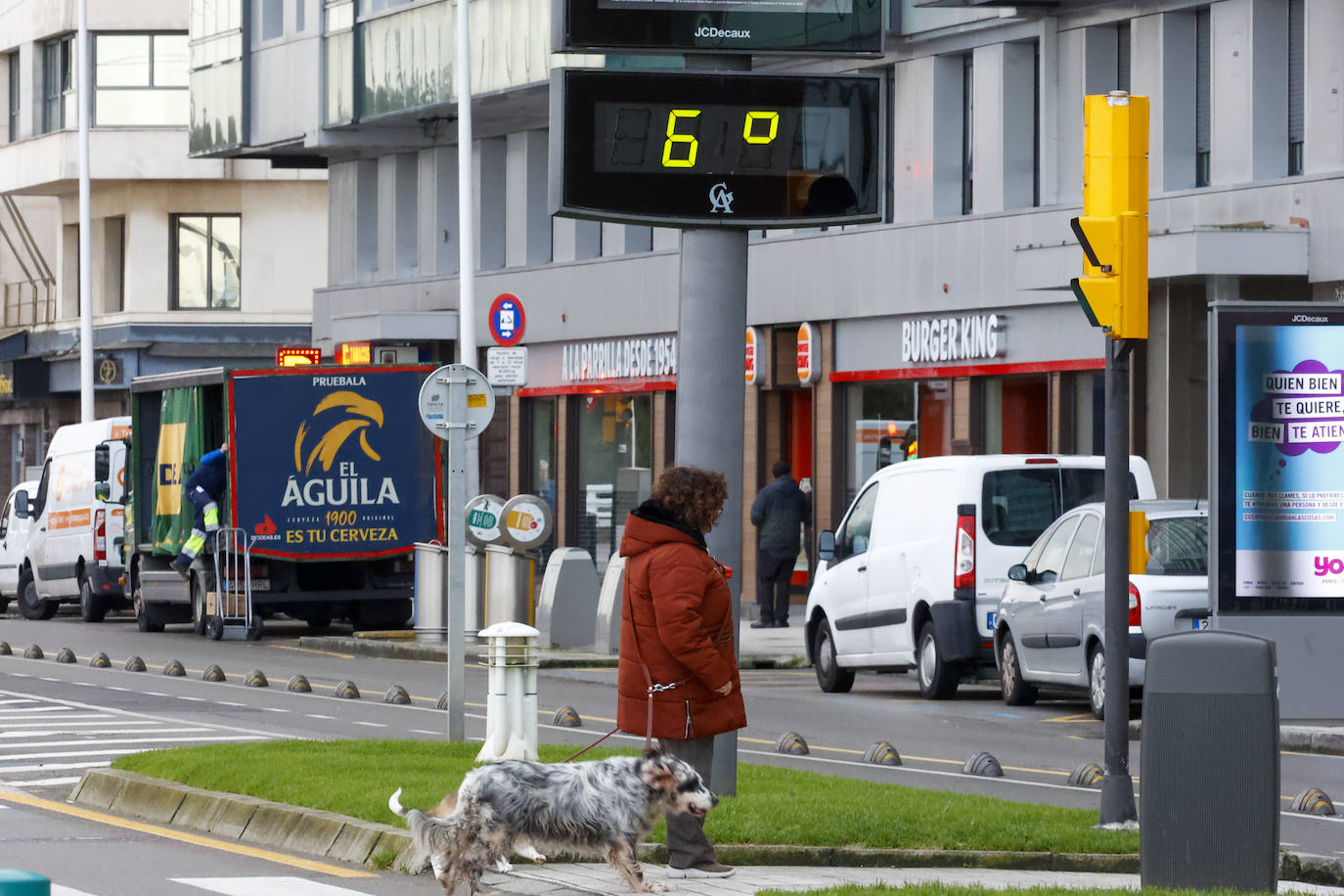 Fotos: Gijón se abriga bajo la lluvia y el granizo