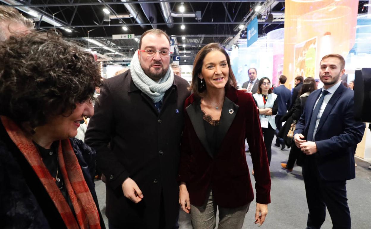 Reyes Maroto y Adrián Barbón, este jueves en Fitur. 