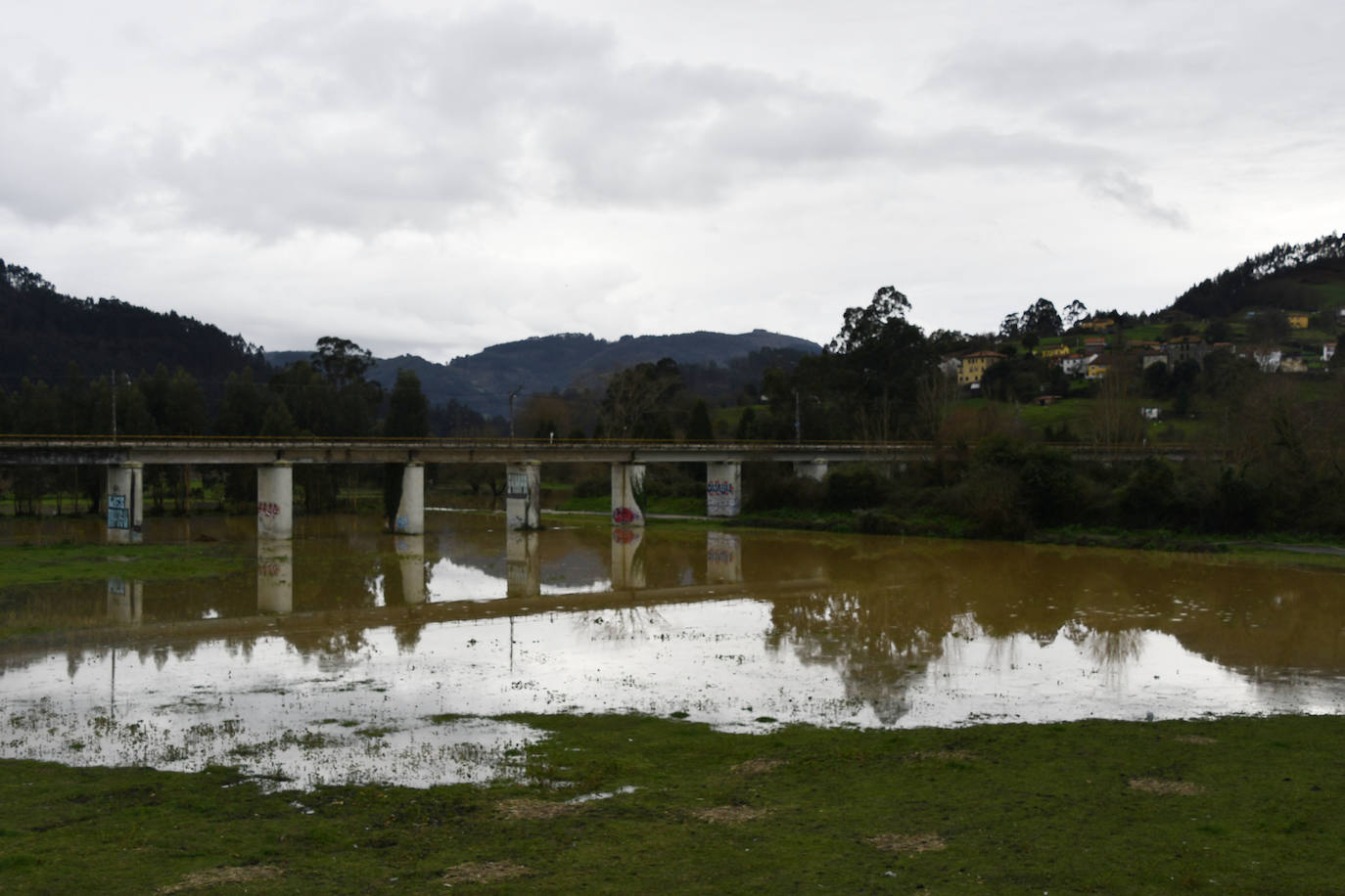 Fotos: Pravia sufre inundaciones por la crecida de los ríos