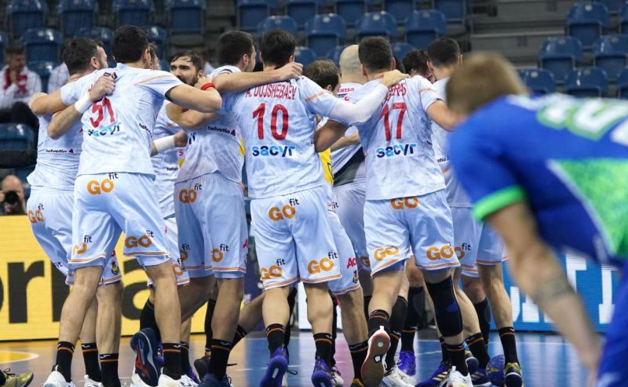 Los Hispanos celebran su victoria ante Eslovenia.