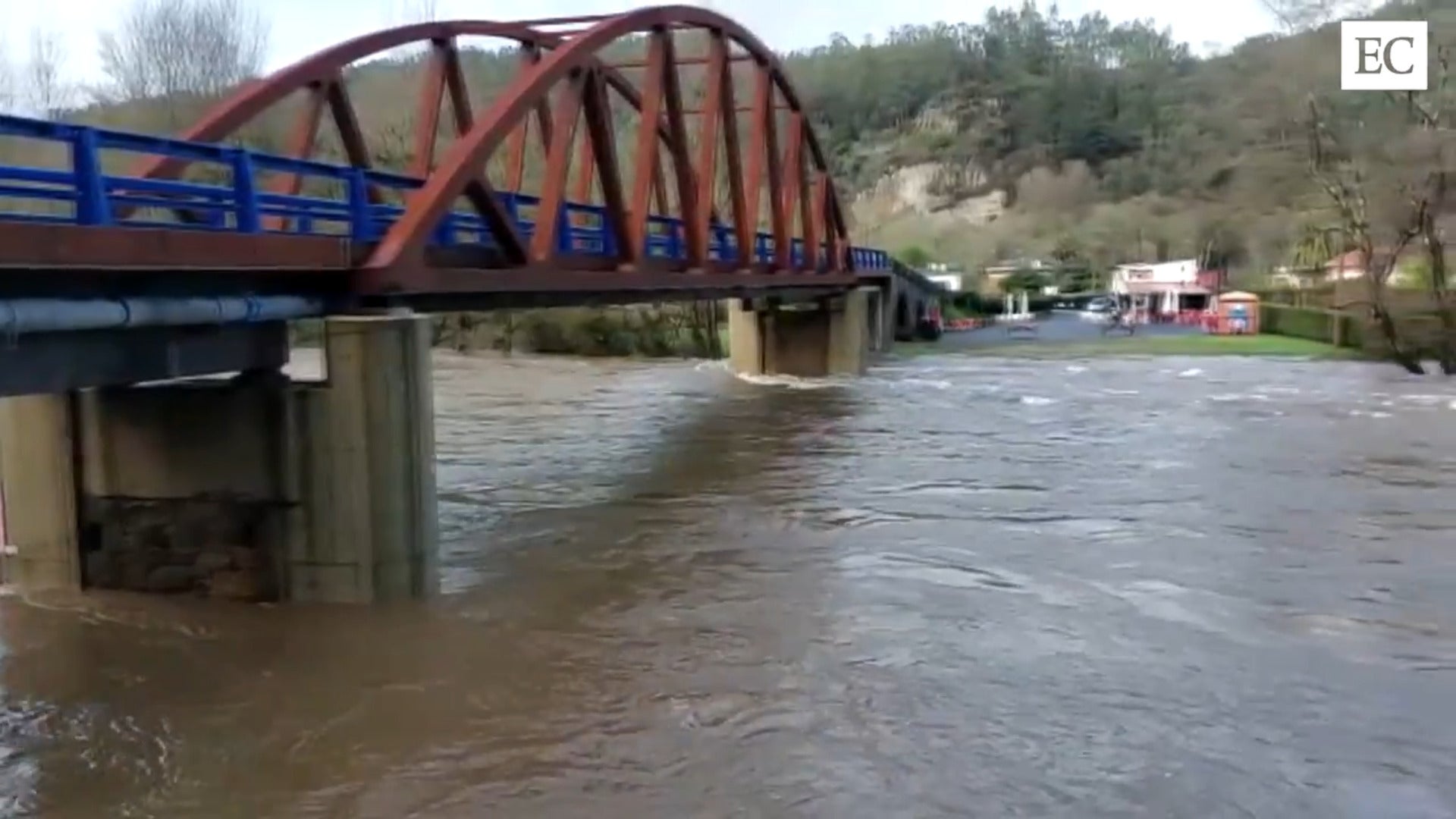 Río Narcea a la altura del puente de Quinzanas