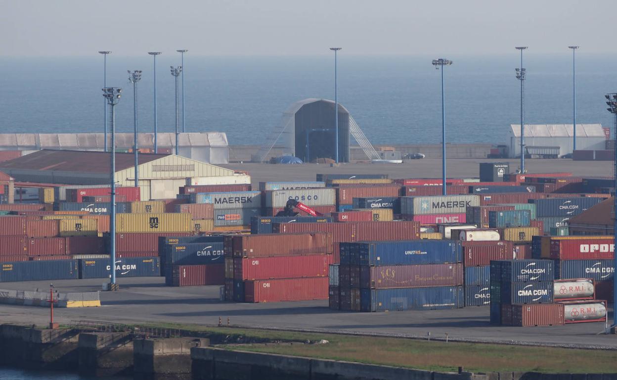 Terminal de contenedores de El Musel. 