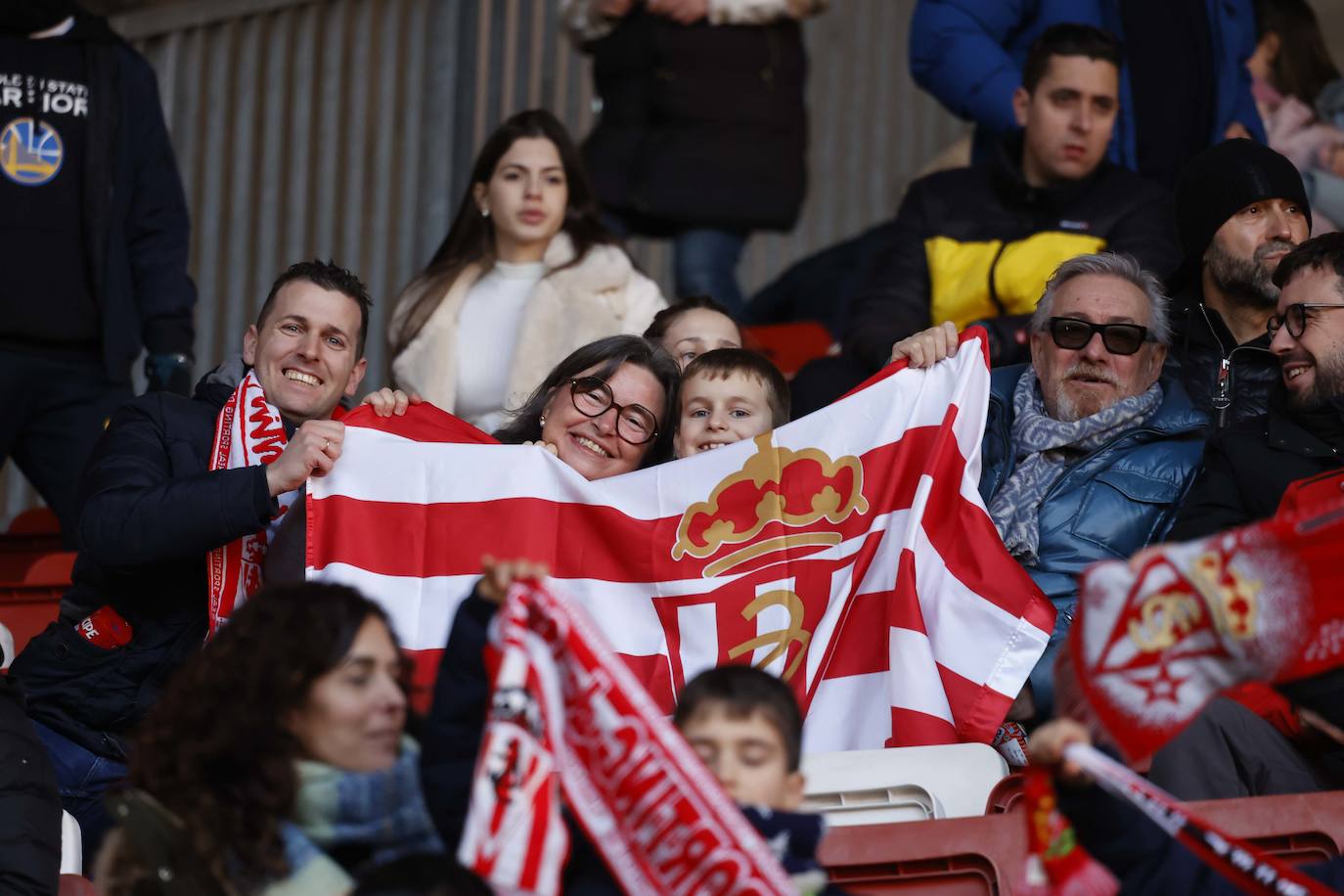 Fotos: ¿Estuviste en el Sporting - Zaragoza? ¡Búscate en las fotos!