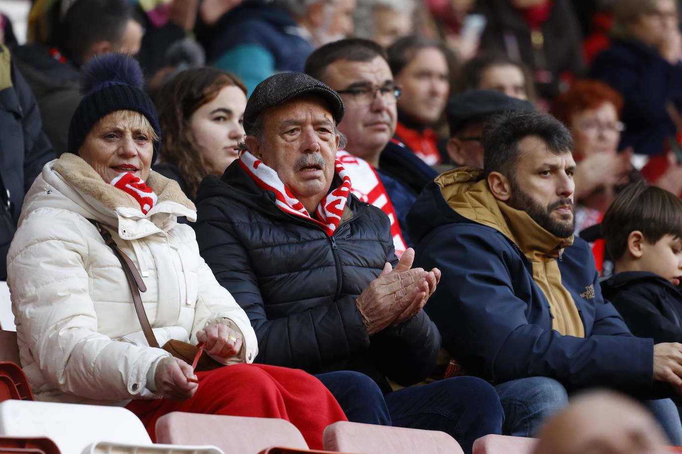 Fotos: ¿Estuviste en el Sporting - Zaragoza? ¡Búscate en las fotos!