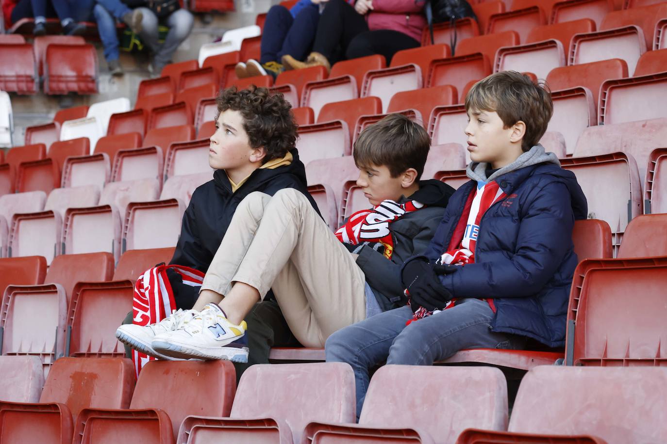 Fotos: ¿Estuviste en el Sporting - Zaragoza? ¡Búscate en las fotos!