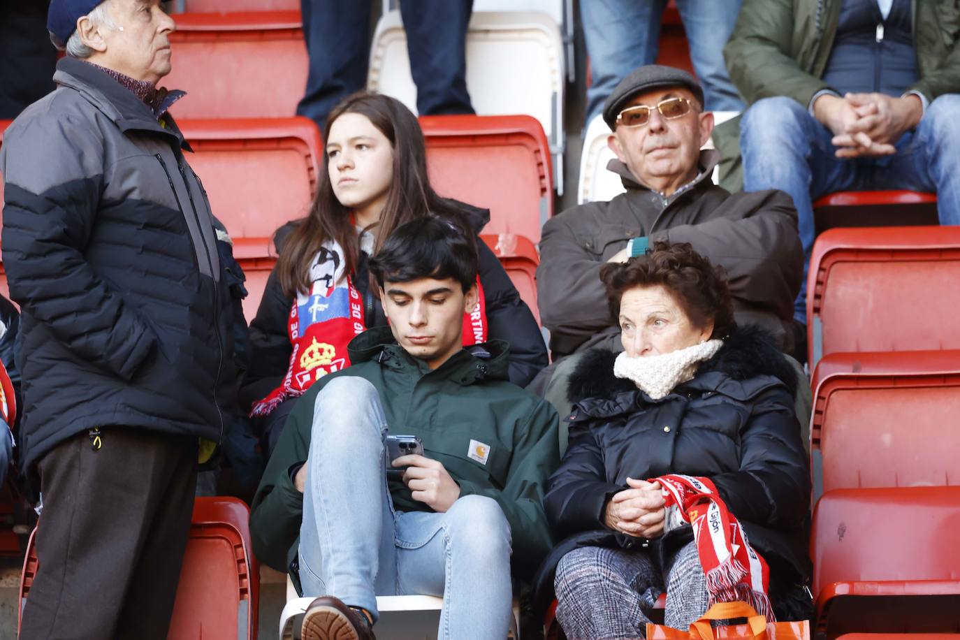 Fotos: ¿Estuviste en el Sporting - Zaragoza? ¡Búscate en las fotos!