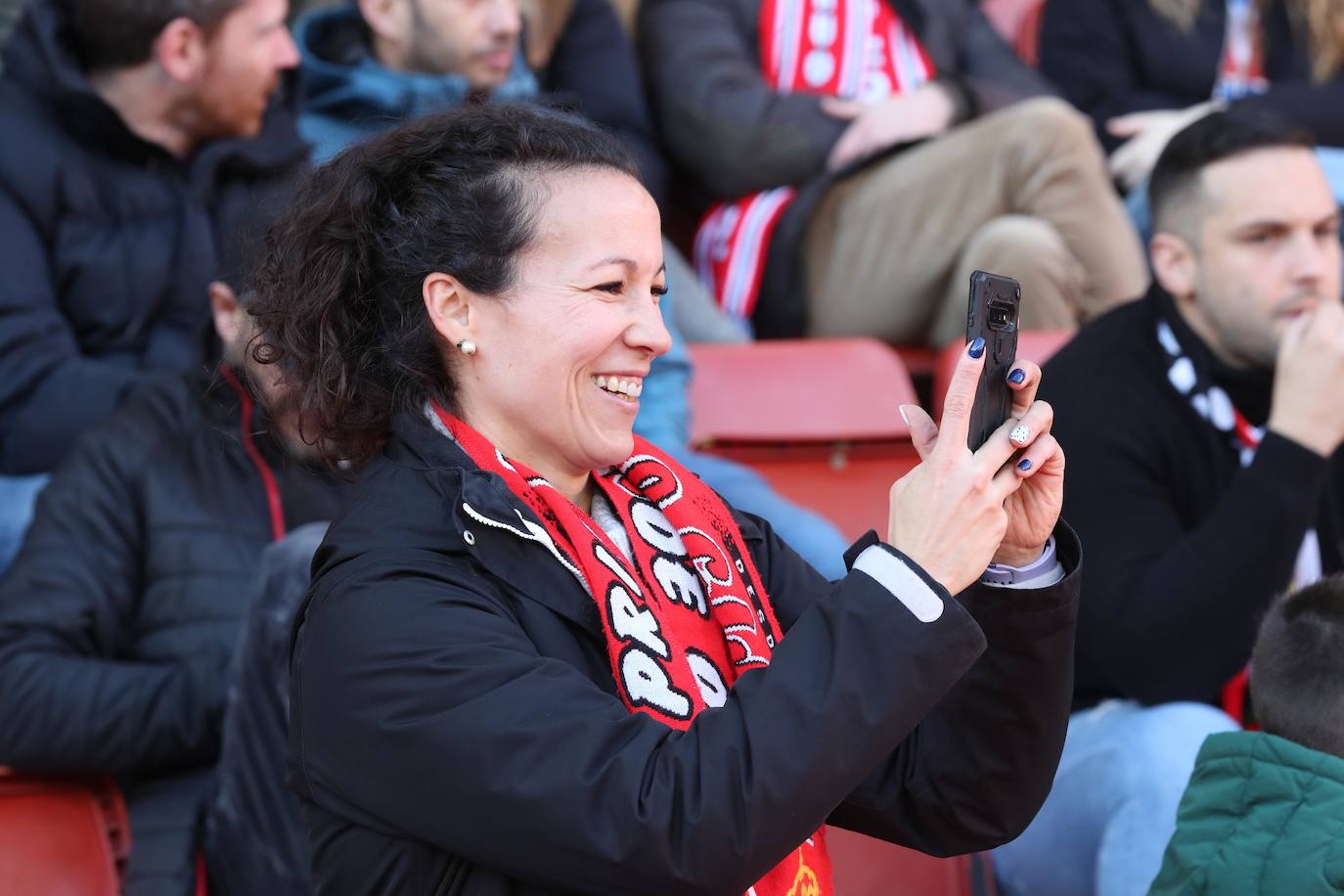 Fotos: ¿Estuviste en el Sporting - Zaragoza? ¡Búscate en las fotos!