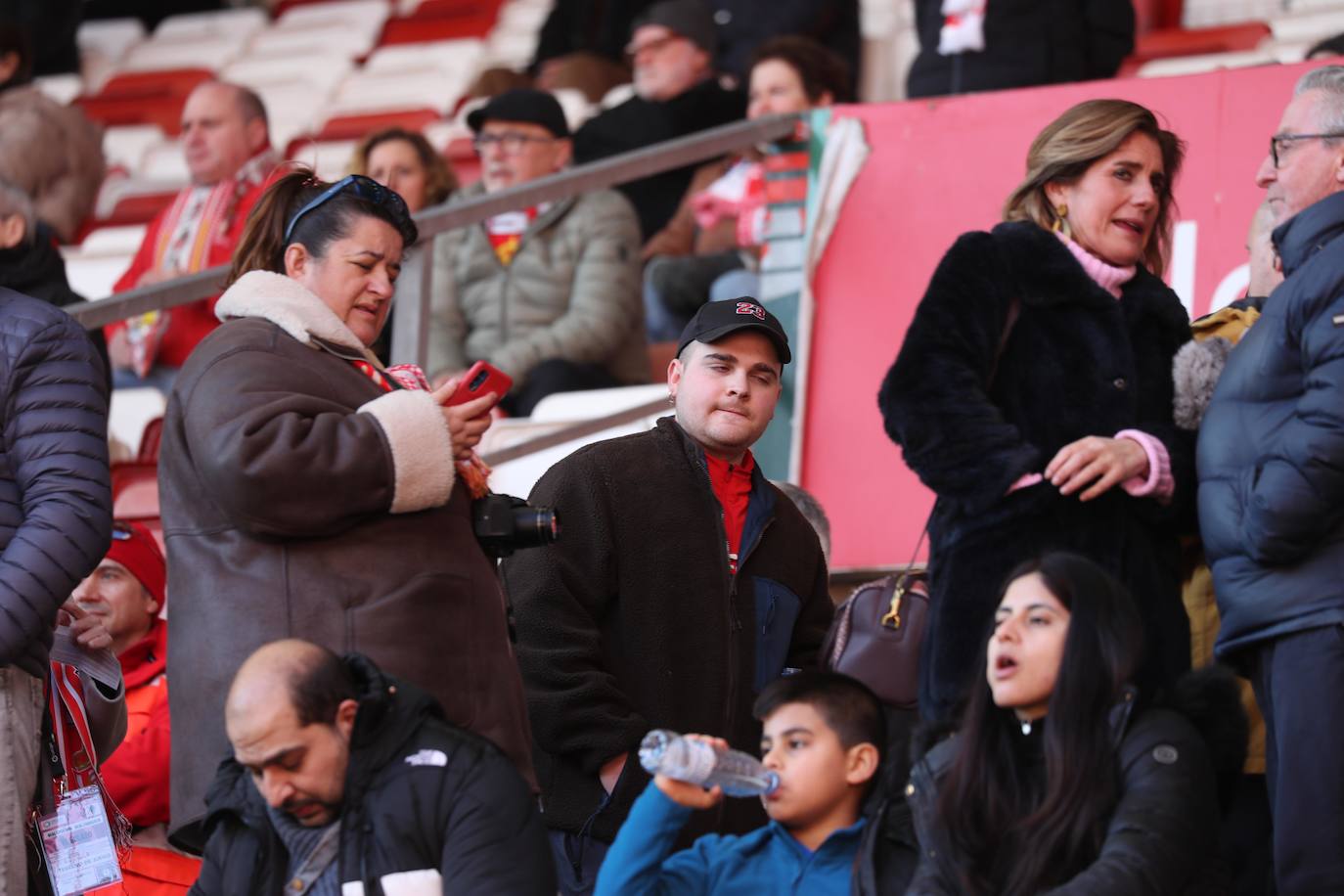 Fotos: ¿Estuviste en el Sporting - Zaragoza? ¡Búscate en las fotos!