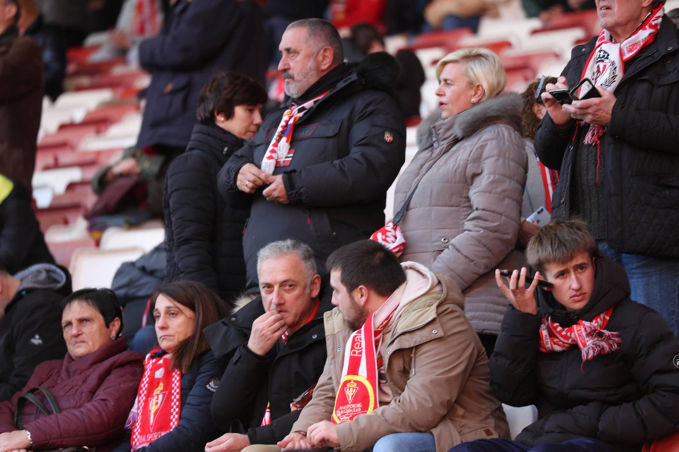 Fotos: ¿Estuviste en el Sporting - Zaragoza? ¡Búscate en las fotos!