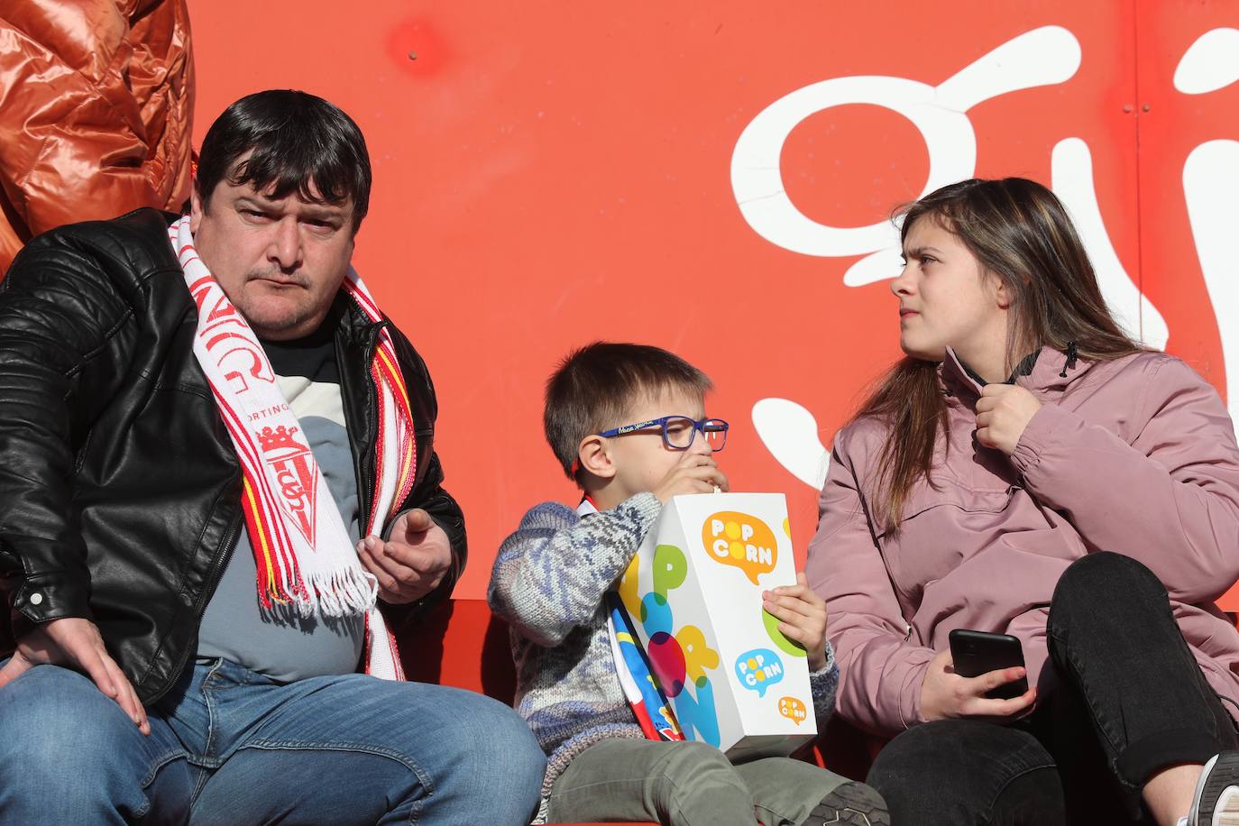 Fotos: ¿Estuviste en el Sporting - Zaragoza? ¡Búscate en las fotos!