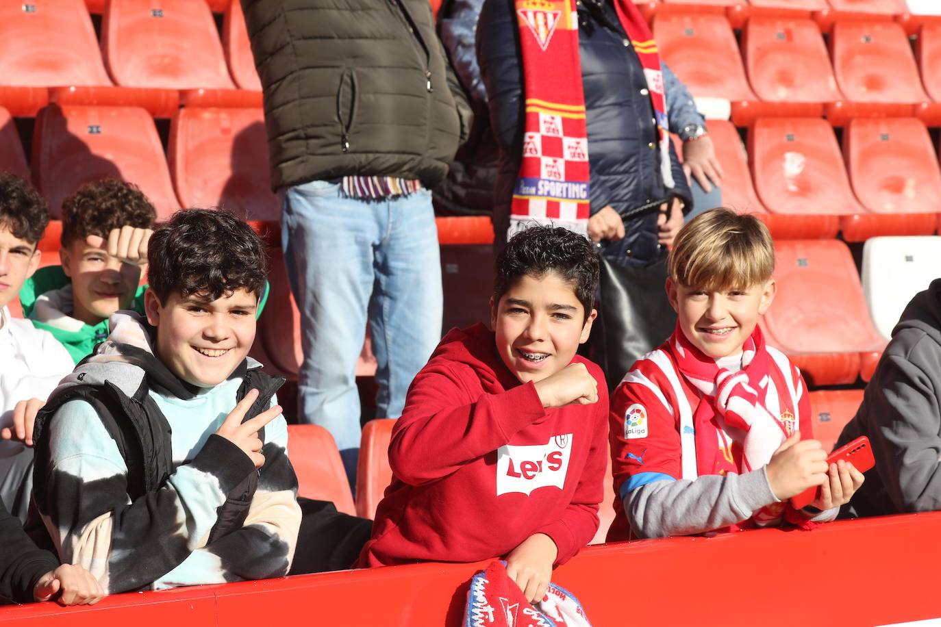 Fotos: ¿Estuviste en el Sporting - Zaragoza? ¡Búscate en las fotos!