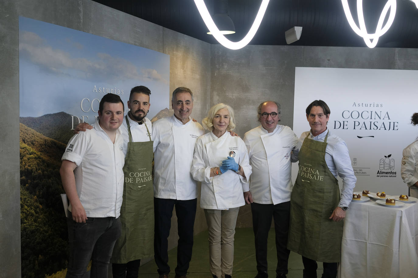 Raúl Vázquez, Jhonatan González (Pastelería Cabo Busto), Luis Alberto Martínez (Casa Fermín), Teresa Camacho (Bar Camacho), José Antonio Campoviejo (El corral del indianu)y Eugenio Fernández.