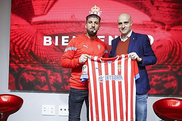 Jeraldino, en su presentación: «No llegué lesionado a Gijón»