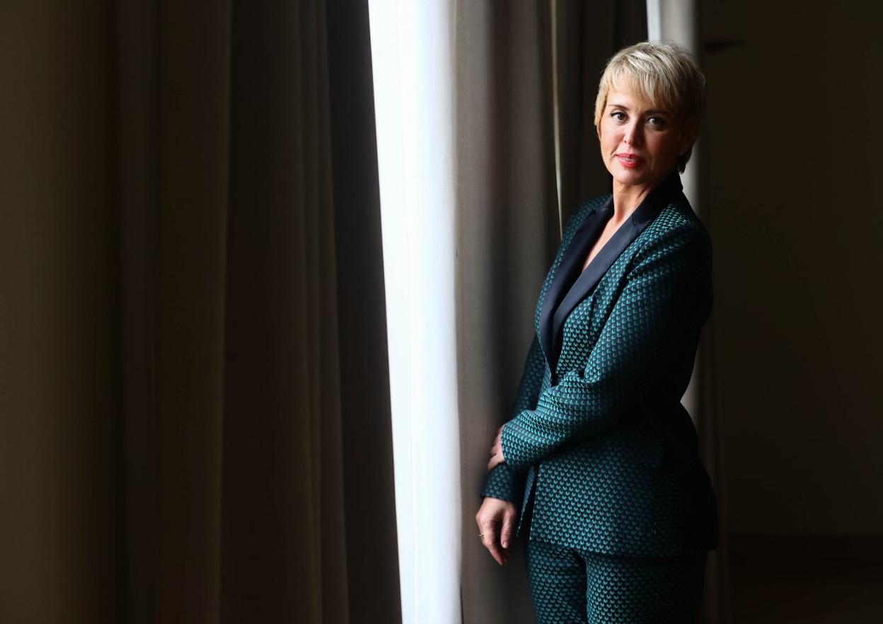 Carme Artigas posa para EL COMERCIO en la Delegación del Gobierno de Asturias. 