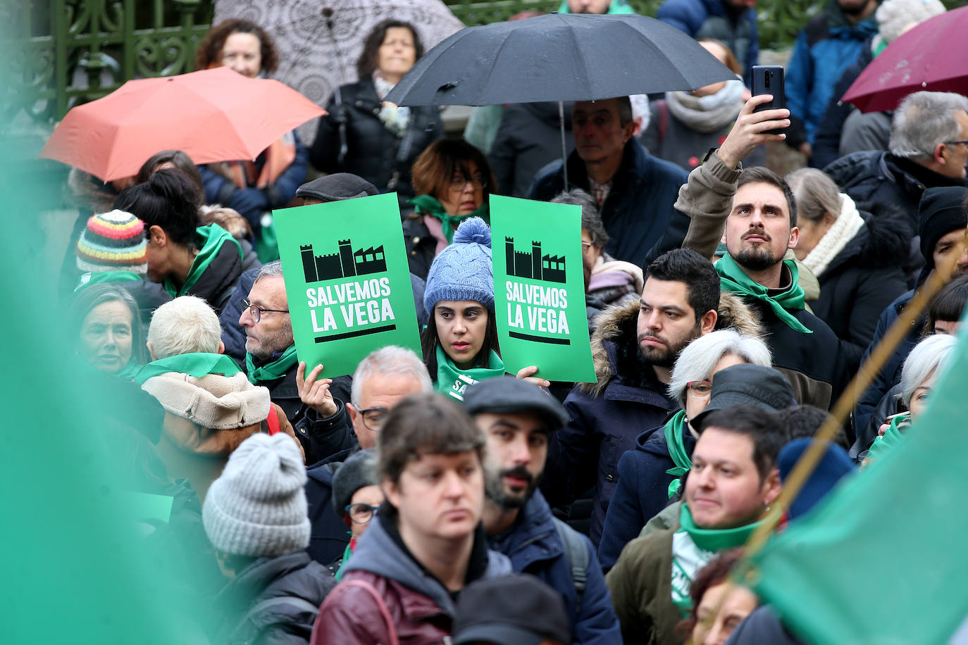 Fotos: Concentración en Oviedo contra el proyecto para la fábrica de La Vega