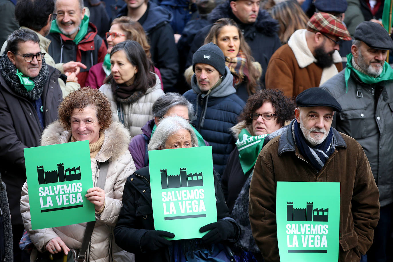 Fotos: Concentración en Oviedo contra el proyecto para la fábrica de La Vega