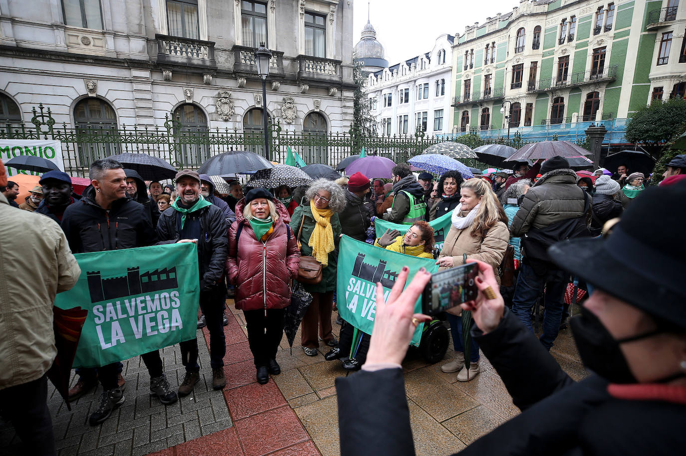 Fotos: Concentración en Oviedo contra el proyecto para la fábrica de La Vega