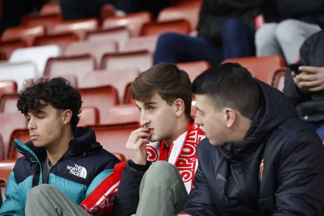 Fotos: ¿Estuviste en el Sporting-Málaga? ¡Búscate en las fotos!