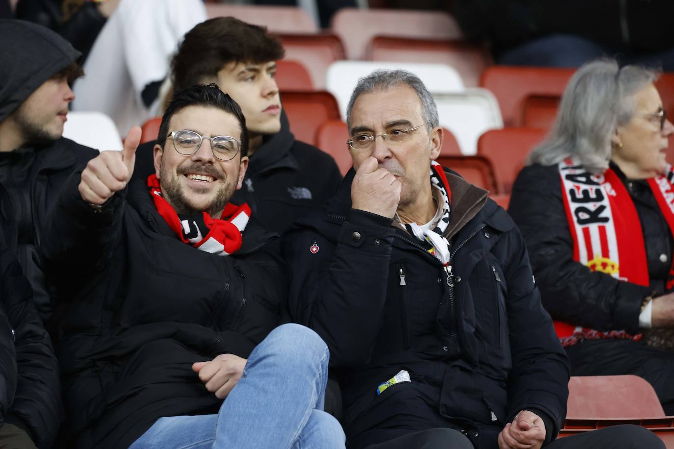 Fotos: ¿Estuviste en el Sporting-Málaga? ¡Búscate en las fotos!