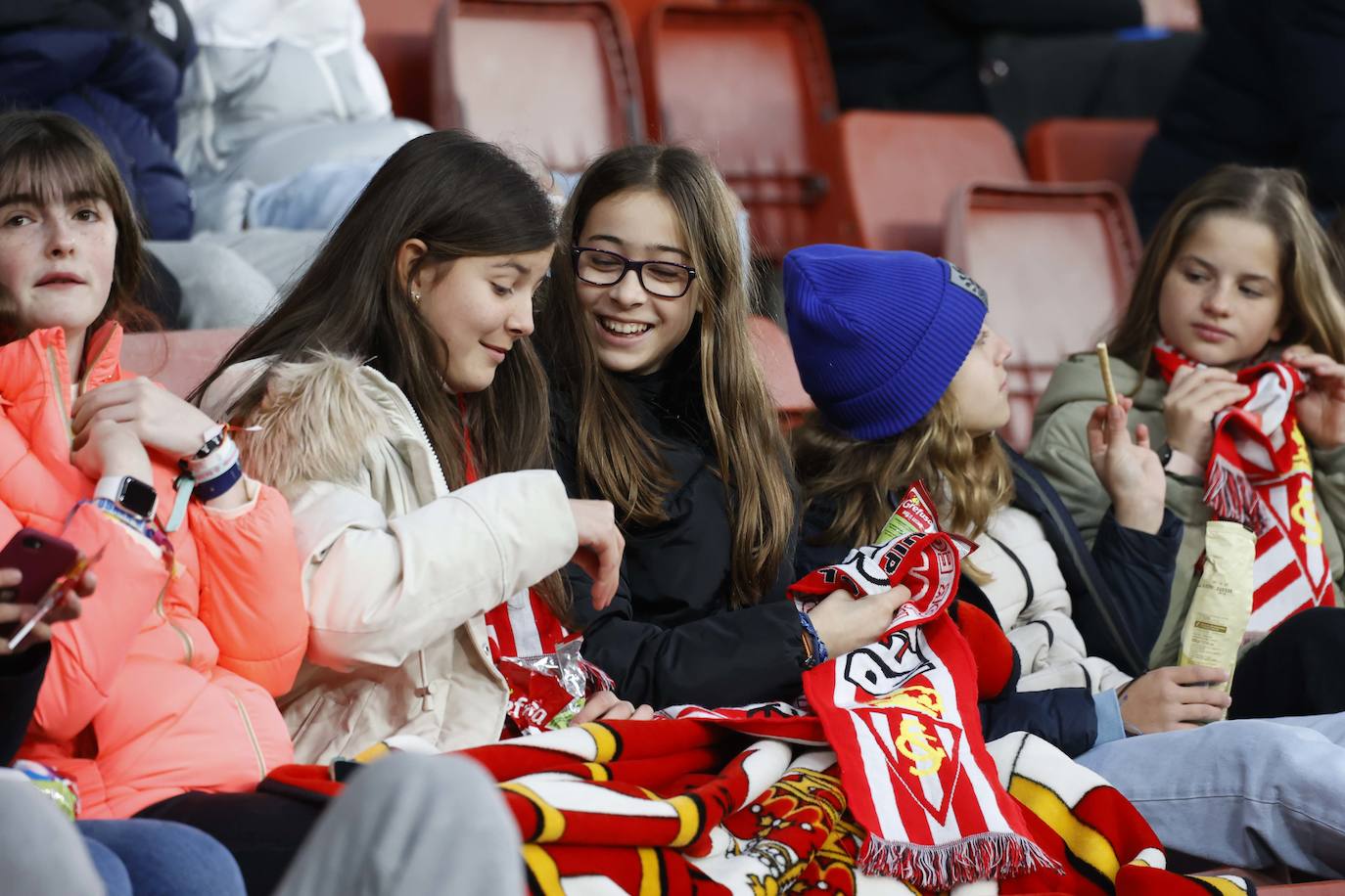 Fotos: ¿Estuviste en el Sporting-Málaga? ¡Búscate en las fotos!