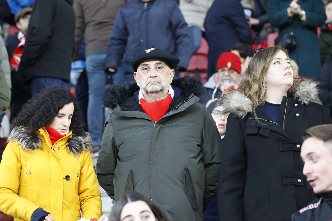 Fotos: ¿Estuviste en el Sporting-Málaga? ¡Búscate en las fotos!