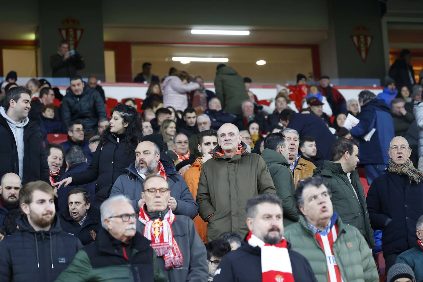 Fotos: ¿Estuviste en el Sporting-Málaga? ¡Búscate en las fotos!