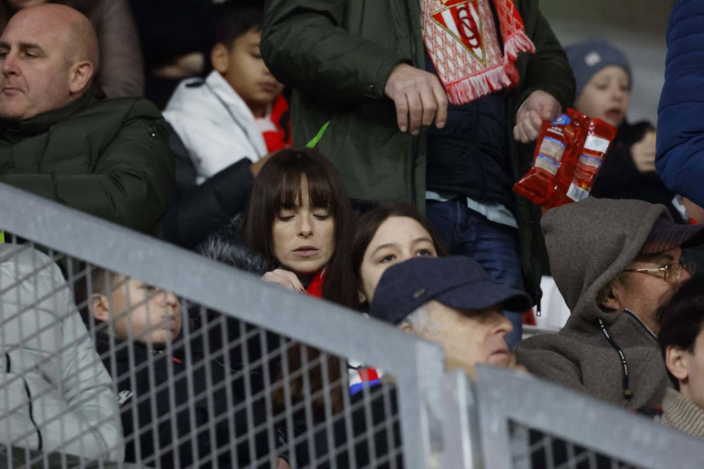 Fotos: ¿Estuviste en el Sporting-Málaga? ¡Búscate en las fotos!