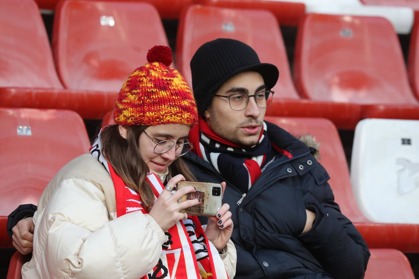 Fotos: ¿Estuviste en el Sporting-Málaga? ¡Búscate en las fotos!